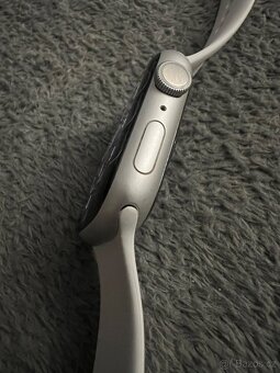 Prodám Apple Watch 8 45mm MINIMUM POŠKOZENI - 3