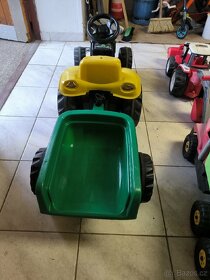 Dětský šlapací traktor a hračky ven - 3