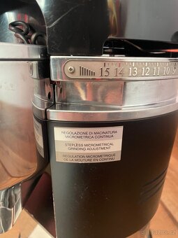 Top Mlýnek na kávu La Marzocco - vulcano on demand - 3