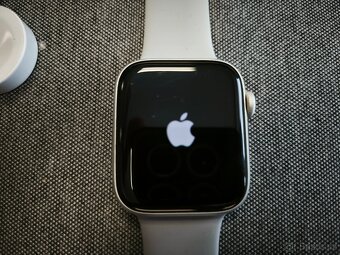 Apple Watch SE 2022 (44mm) stříbrné - 3