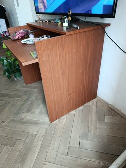 Prodám stůl za 85kč.Pevný. - 3