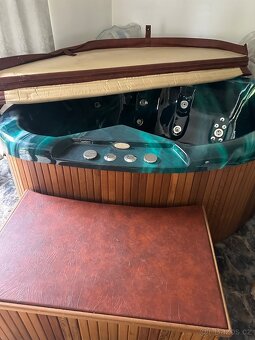 Nabízím k prodeji vířivou vanu Beachcomber - 3