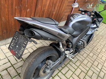 Yamaha YZF R1 - 3