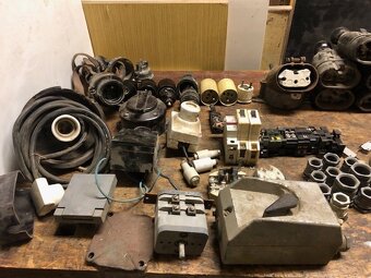 Elektro zásuvky, koncovky, rámečky, kabely - 3