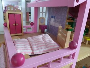 Dřevěný domeček pro panenky - 3