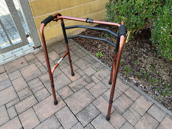 Chodítko pro seniory a důchodce - nové, 4bodové, skládací - 3