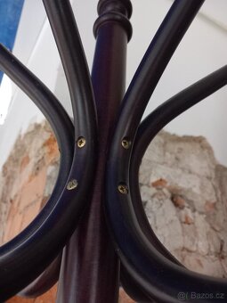 Dřevěný stojanový věšák TON - czech republik - 3