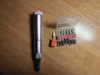 Nová bezdrátová bruska na nehty Nani Nails - 3