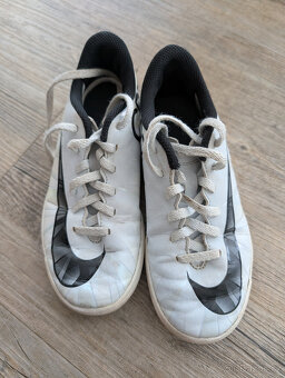 Halové boty Nike vel. 33 - 3