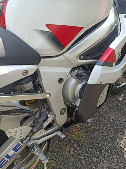 Yamaha R6 - 3