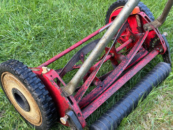 Historická vřetenová sekačka Husqvarna - 3