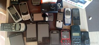 Prodám sbírku mobilů všech značek funkční některé - 3