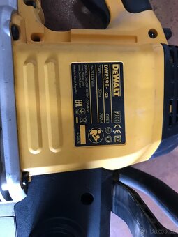 Prodam stavebni pilu dewalt dwe398 - 3
