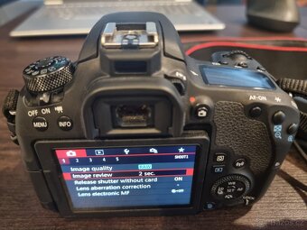 Canon EOS 77D - 3