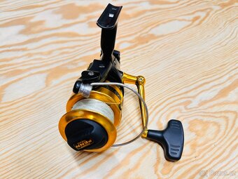 NAVIJÁK BAITRUNNER PENN SLAMMER LIVE LINER 560 L - 3
