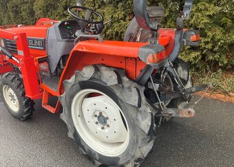 Traktor Kubota, malotraktor s čelním nakladačem 4x4 - 3