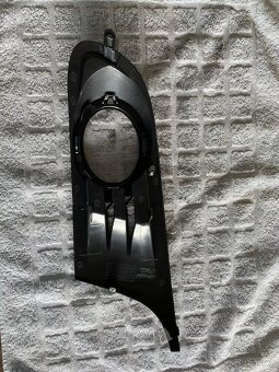 Pravá mřížka předního nárazníku VW golf 6 - 3