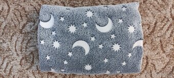 Šedá deka, ve tmě svítí - NOVÁ - 3