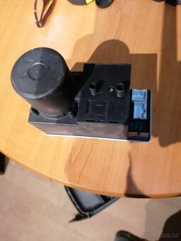 Kompresor centrálu audi A4 b5 - 3