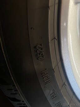Zimní kola ŠKODA Scala VOLANS 17” 5x100 Top stav - 3