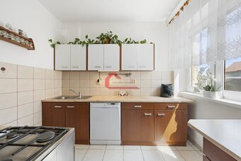 Prodej, patrový rodinný dům Velké Bílovice, možné dvougen.by - 3