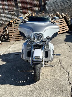 Harley Davidson FLHTCU Ultra Classic Electra Glide - 3