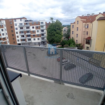 Pronájem bytu 1+KK s balkonem a terasou Plzeň - Slovany, uli - 3