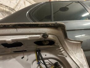 BMW E38 víko kufru titansilber - 3
