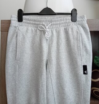 Adidas dámské tepláky vel. M Rezervace - 3