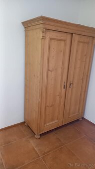 Dřevěná skříň - 3