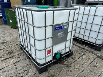 IBC nádrž 1000L - větší horní otvor - 3