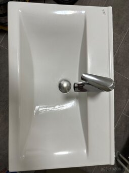 Koupelnová skříňka s umyvadlem - 3