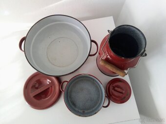 Staré, hnědočervené, smaltované nádobí - 3