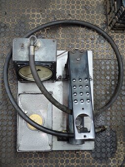 Nožní pumpa hydraulická z vojenského lisu - 3