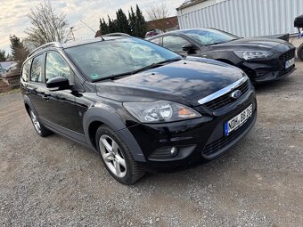 Prodám Ford Focus combi 1,6 benzin 74 KW ,rv 2010 - 3