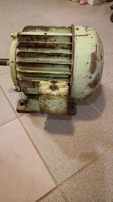 Motor třífázový k protahovačce - 3
