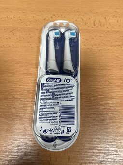 Náhradní kartáčkové hlavy Oral-B iO Ultimate Clean White 4ks - 3