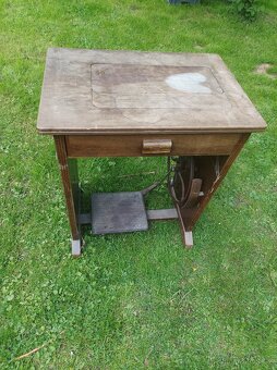 Starý šlapací šicí stroj ADLER – retro kousek do sbírky nebo - 3