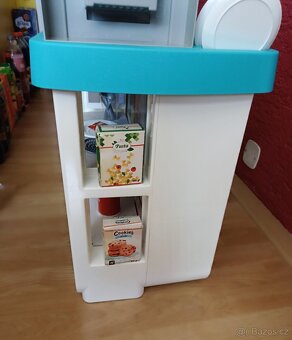 Dětská kuchyňka značky Smoby s doplňky. - 3
