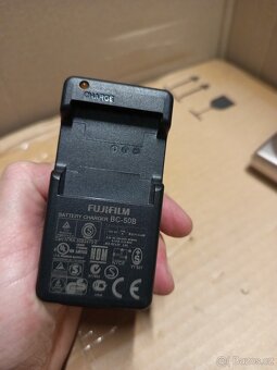 FUJIFILM. FINEPIX F80 EXR - 3