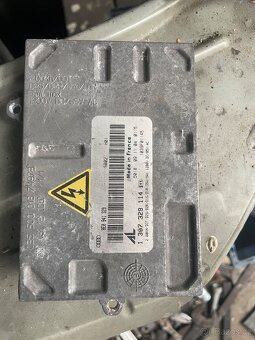 Audi a6 4F jeden. Xenonu a dveří - 3