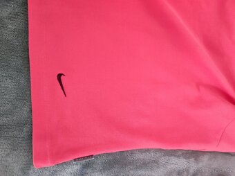 Crop top NIKE na prodej - 3