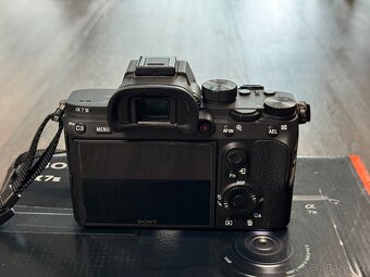 Sony A7III s příslušenstvím - jako nový - 3
