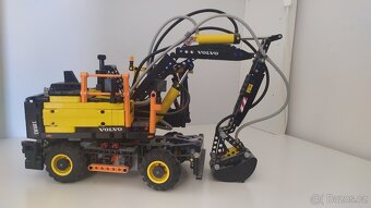 lego technick Volvo nakladač 42053 - 3