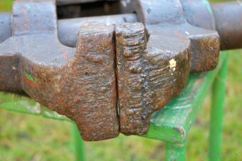 Masivní historický kovářský svěrák - 3