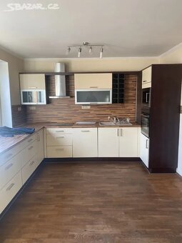 Moderní použitá kuchyně včetně spotřebičů - 3