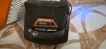 Stihl foukač včetně baterie a nabíječky - 3