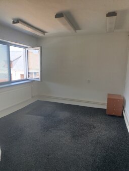 Pronájem kancelářských prostor s balkonem, 85m2, ul. Neředín - 3