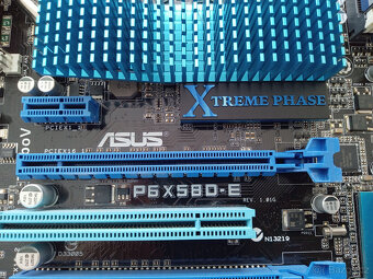 ASUS P6X58D-E - Intel X58 LGA1366 + CPU i7-950 + 8 GB RAM - 3
