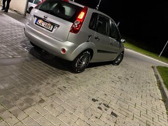 Ford fiesta 1.3 51kw - 3